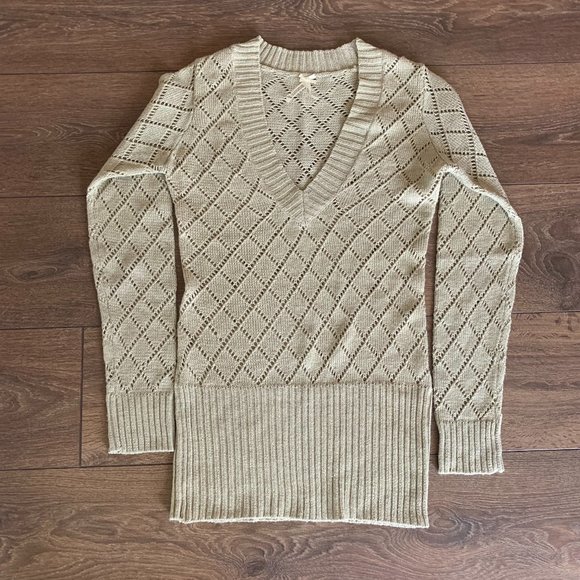 ✨Sparkly Beige V-Neck Sweater✨ - Picture 1 of 4